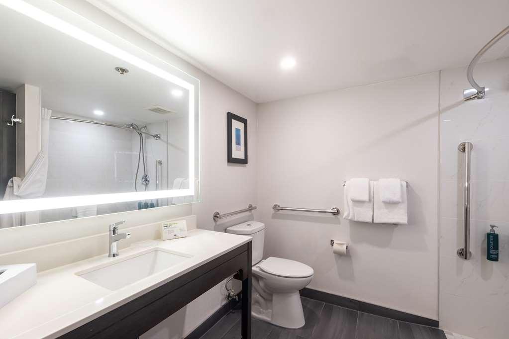 Doubletree By Hilton Calgary North 호텔 외부 사진