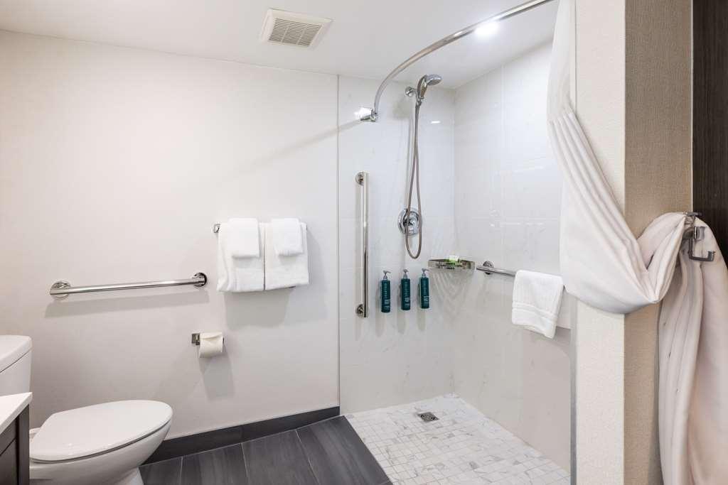 Doubletree By Hilton Calgary North 호텔 외부 사진