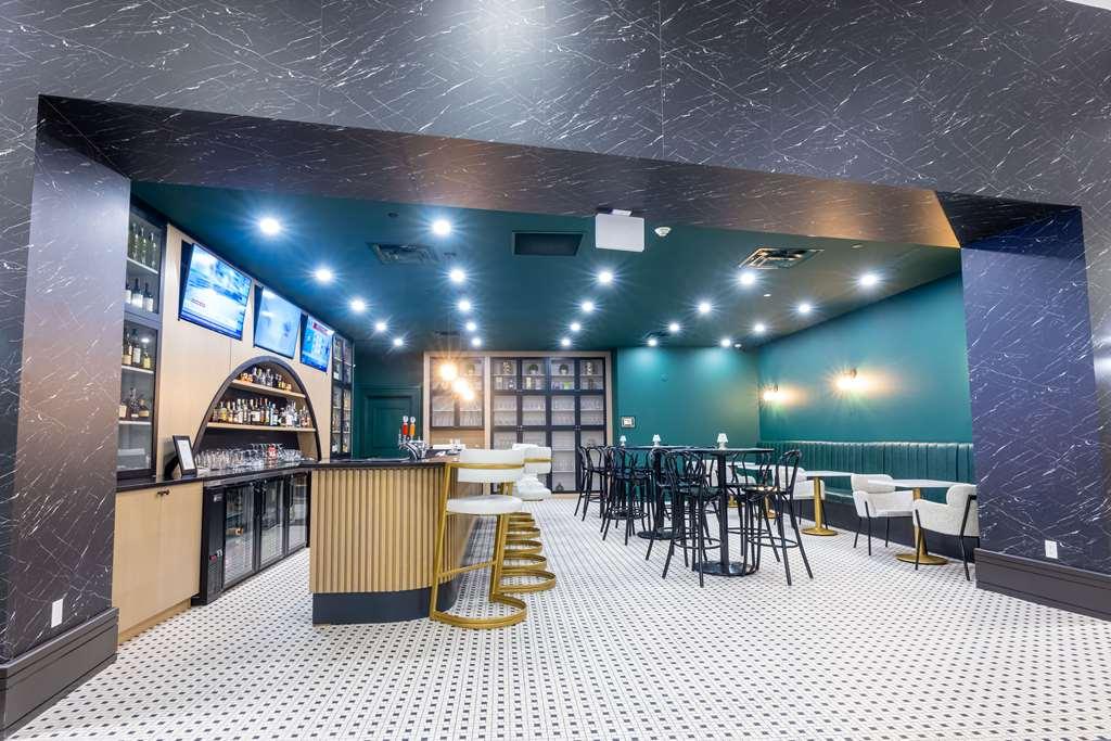 Doubletree By Hilton Calgary North 호텔 레스토랑 사진